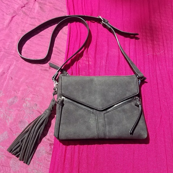 Francesca's Collections Handbags - Francesca's Charcoal Gray Tassle Zip Purse